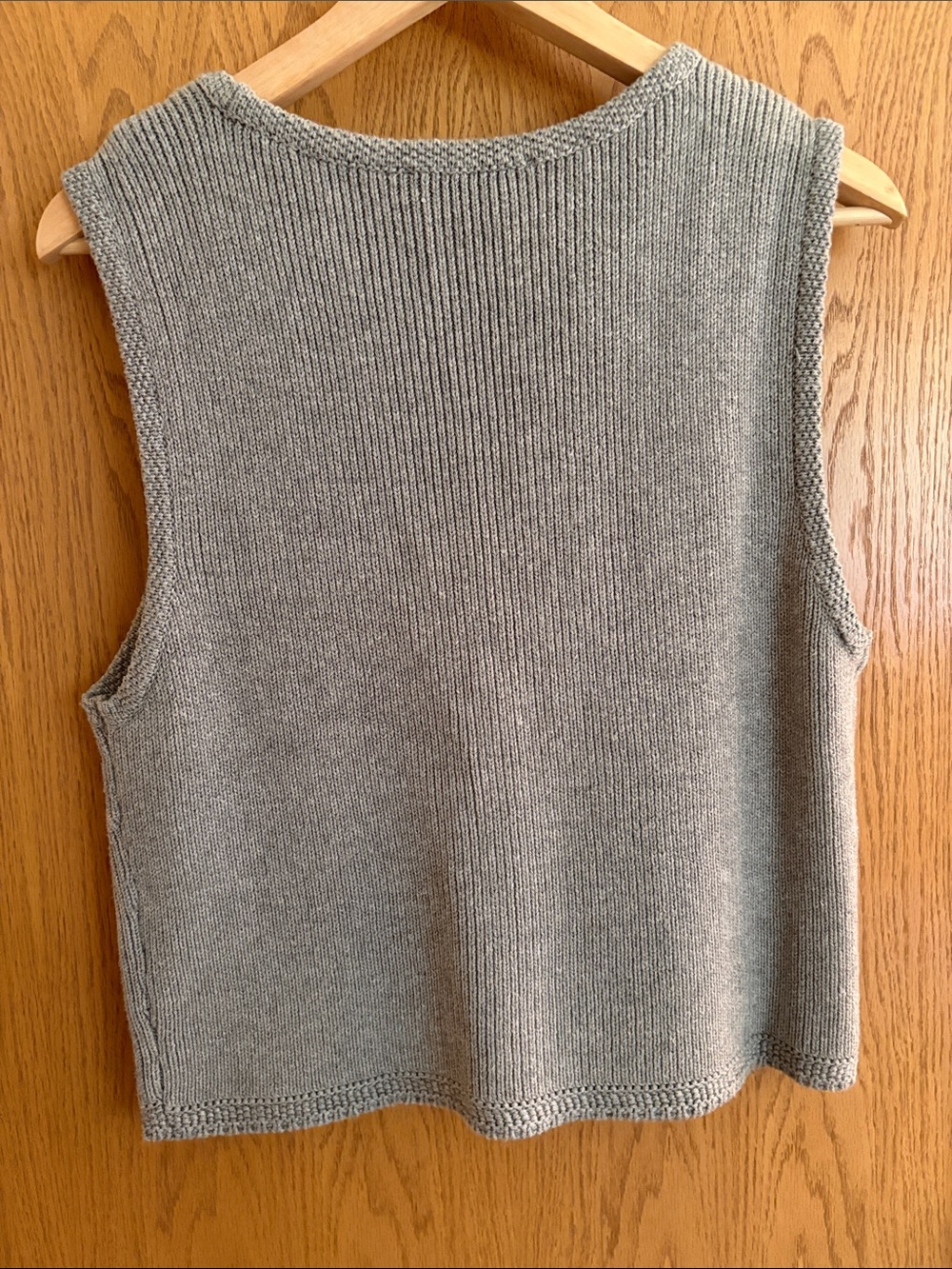 Abercrombie & Fitch Light Gray Ribbed Knit Button Vest - Picture 3 of 4